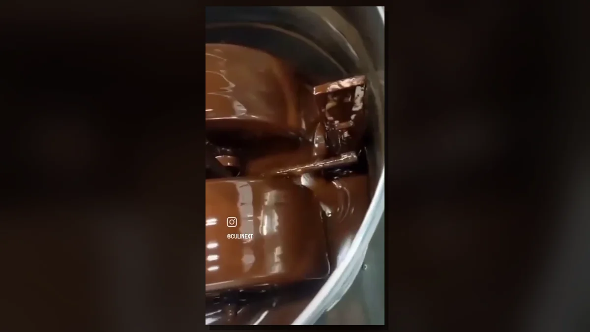 Culinext chocolate melanger running demonstration