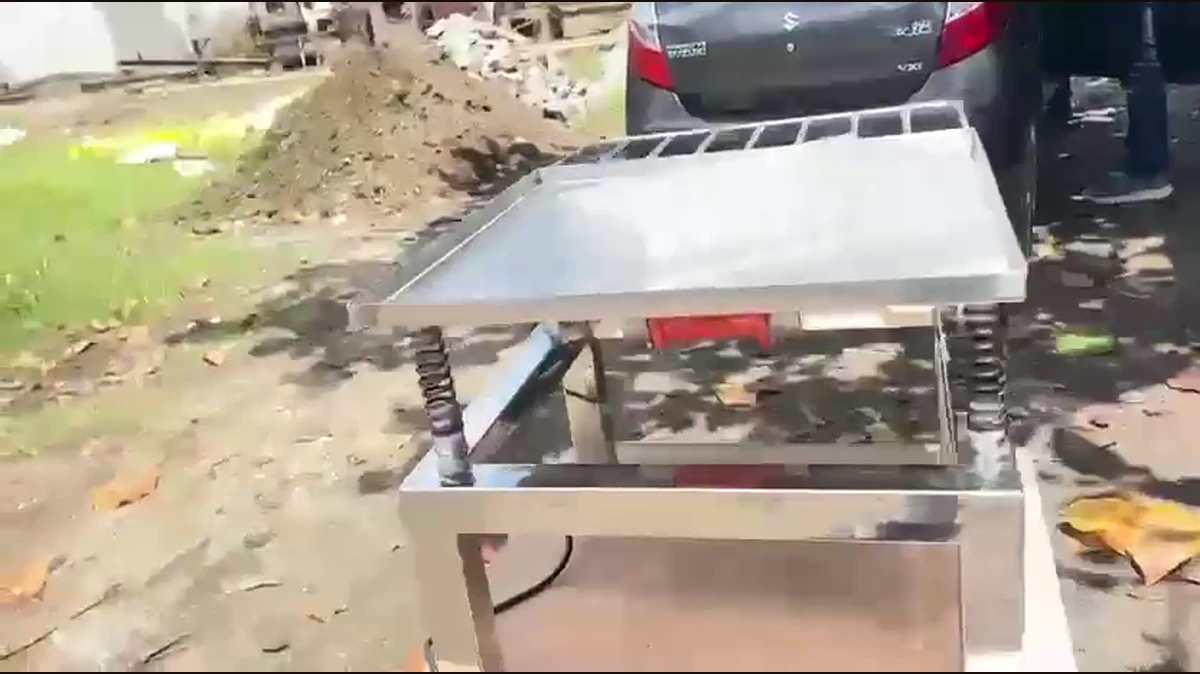 Standalone Culinext chocolate vibrating table working demonstration